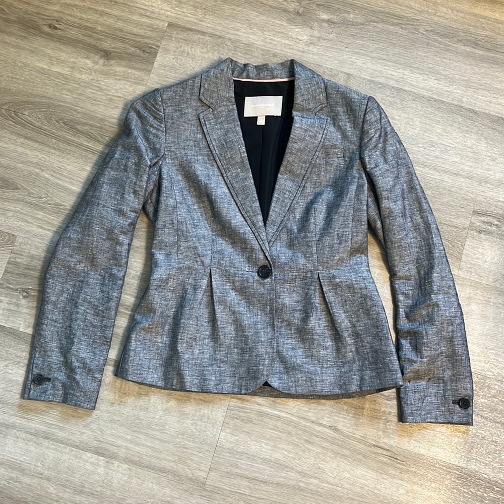 Like New! Banana Republic Gray Chambray Blazer - Size 2 Petite
